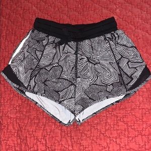 Lululemon hotty hot shorts size 2 tall, rare